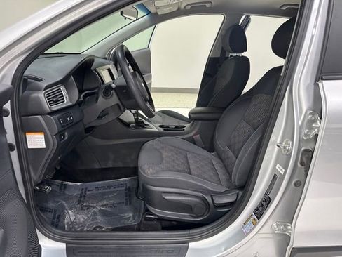 Used 2018 Kia Niro FE FWD image 11