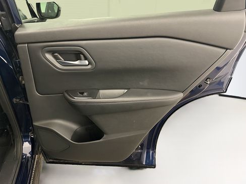 Used 2025 Nissan Rogue SV AWD/4WD image 31