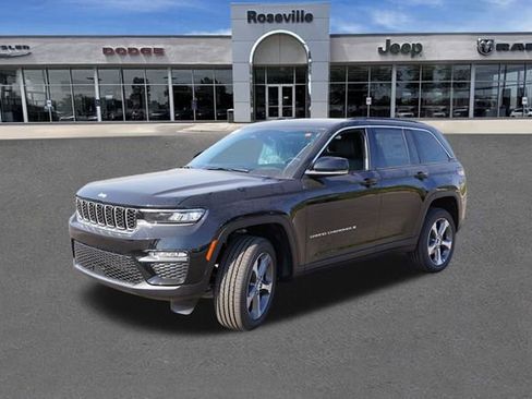 New 2025 Jeep Grand Cherokee Limited w/ Trailer Tow Package AWD/4WD image 7