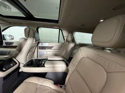 Used 2019 Lincoln Navigator Reserve AWD/4WD image 25