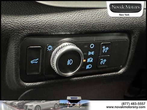 Used 2022 Ford Explorer XLT w/ Equipment Group 202A image 16