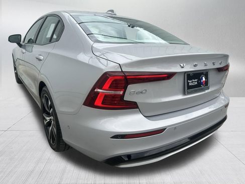 Used 2023 Volvo S60 B5 Plus image 4