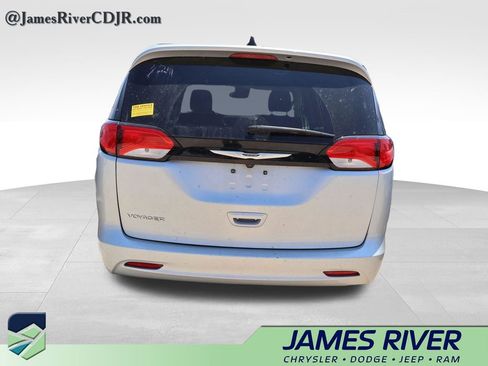 Used 2023 Chrysler Voyager LX FWD image 15