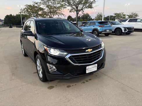 Used 2020 Chevrolet Equinox LT FWD image 1