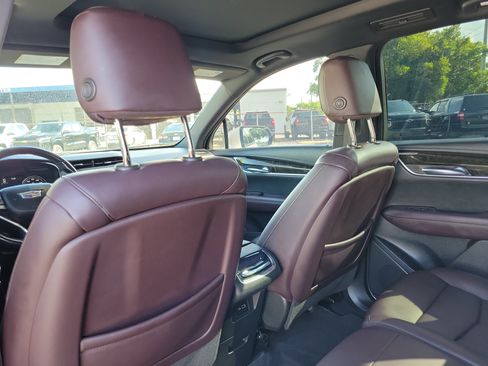 Used 2022 Cadillac XT6 Premium Luxury FWD image 16