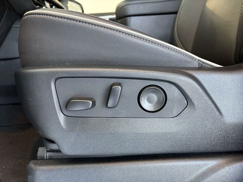 New 2025 Chevrolet Suburban Premier image 26