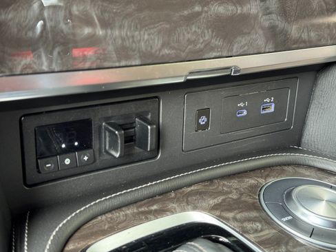 Used 2022 Nissan Armada Platinum RWD image 31