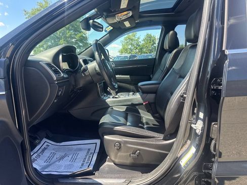 Used 2018 Jeep Grand Cherokee Limited AWD/4WD image 30