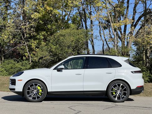 New 2026 Porsche Cayenne S image 2