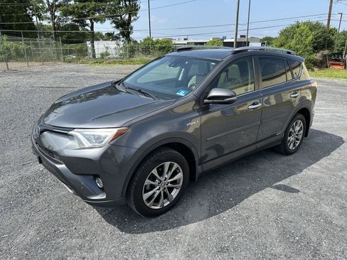 Used 2018 Toyota RAV4 Limited w/ Advanced Technology Package AWD/4WD image 4