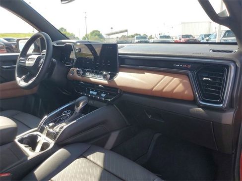 Certified 2024 GMC Canyon AT4 w/ AT4 Premium Package image 30