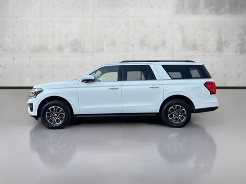 Used 2024 Ford Expedition Max XLT image 4