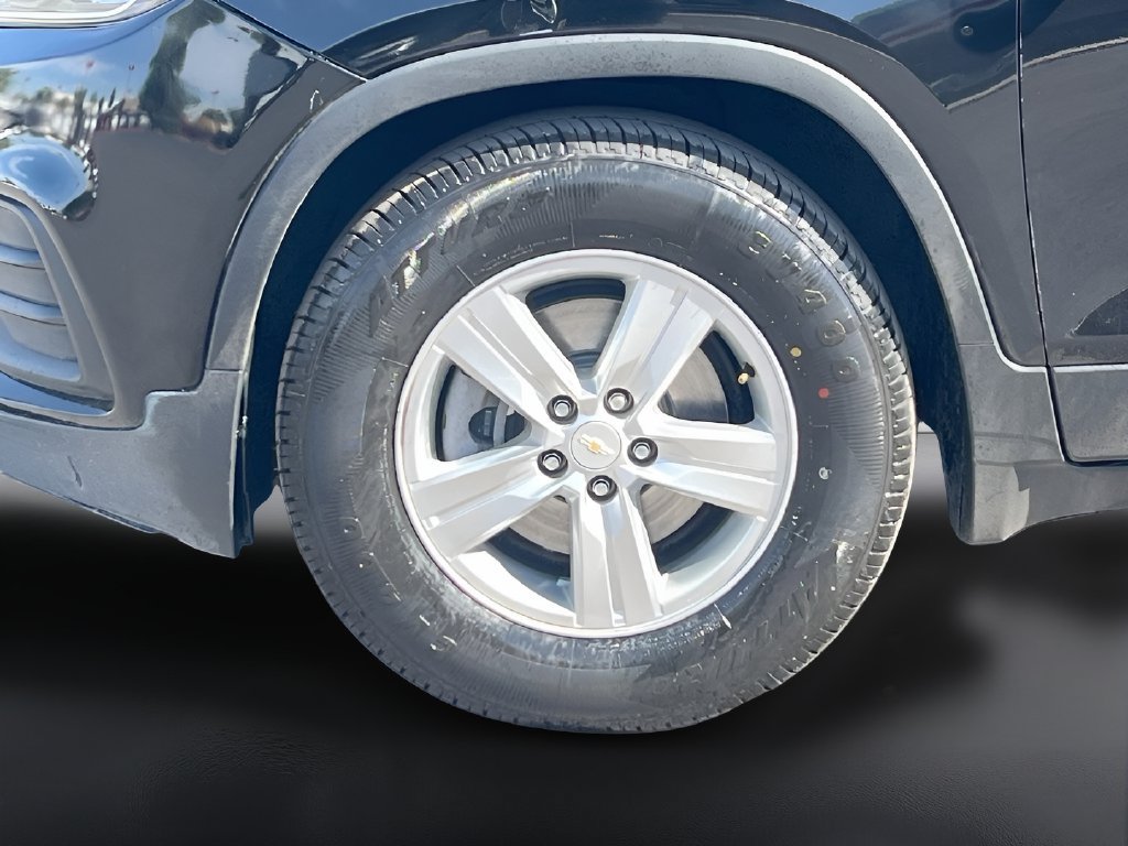 Used 2022 Chevrolet Trax LS w/ Tint and Cruise Package FWD image 28