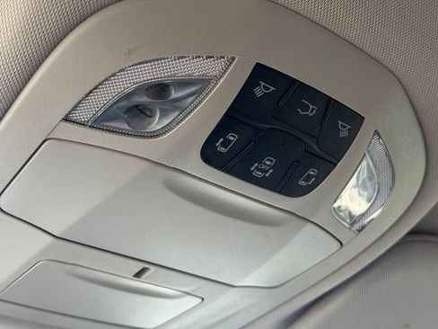 Used 2024 Chrysler Pacifica Touring-L FWD image 22