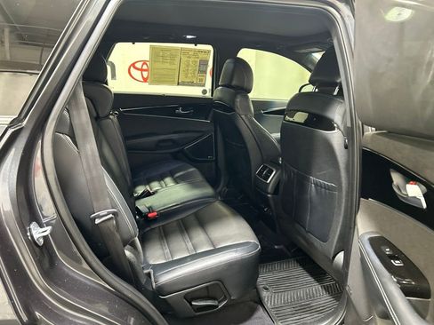 Used 2017 Kia Sorento SX AWD/4WD image 16