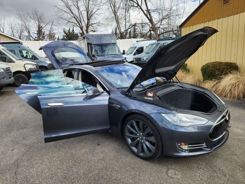 Used 2015 Tesla Model S 85D image 27