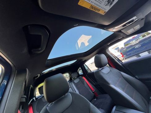 Used 2025 Mercedes-Benz GLA 35 AMG 4MATIC image 34