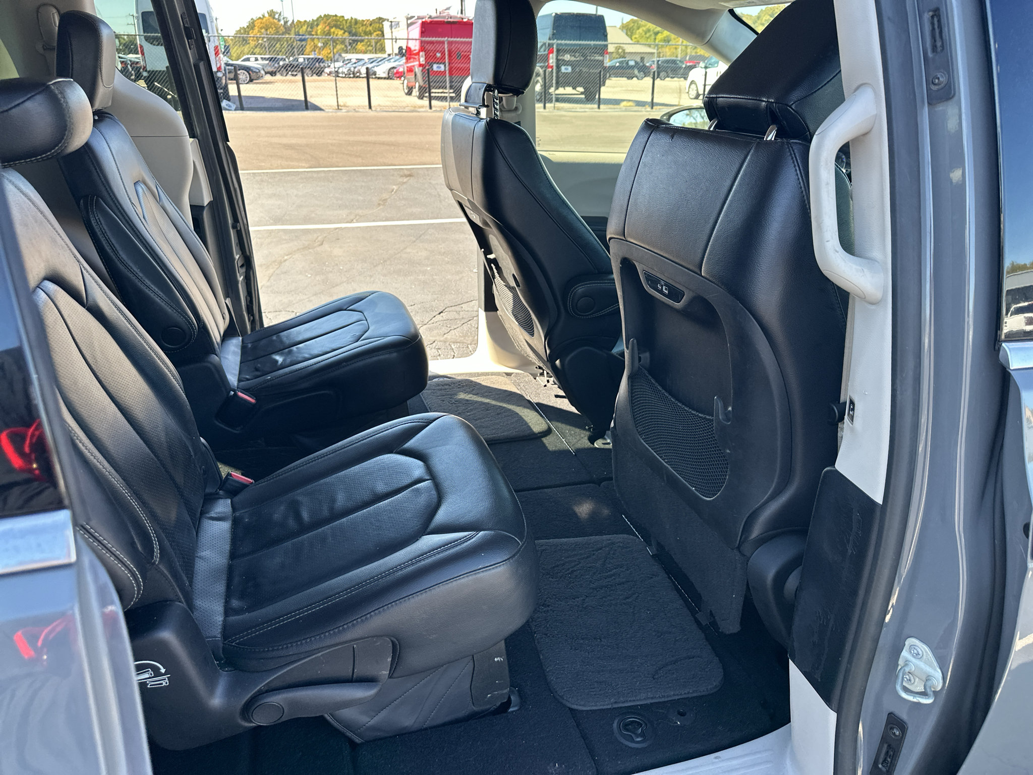 Used 2022 Chrysler Pacifica Touring-L FWD image 15