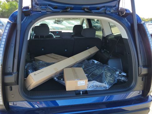 New 2026 Hyundai Ioniq 9 SE w/ Tow & Go Package AWD/4WD image 14