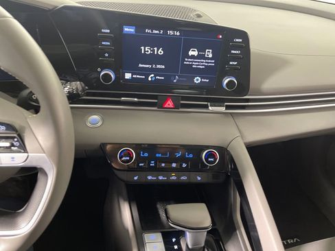 Certified 2022 Hyundai Elantra SEL w/ Convenience + Premium Package image 22