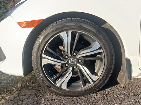 Used 2018 Honda Civic Touring image 5