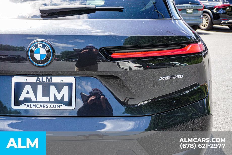 Used 2024 BMW iX xDrive50 w/ Premium Package AWD/4WD image 12