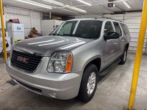Used 2013 GMC Yukon XL SLT image 2