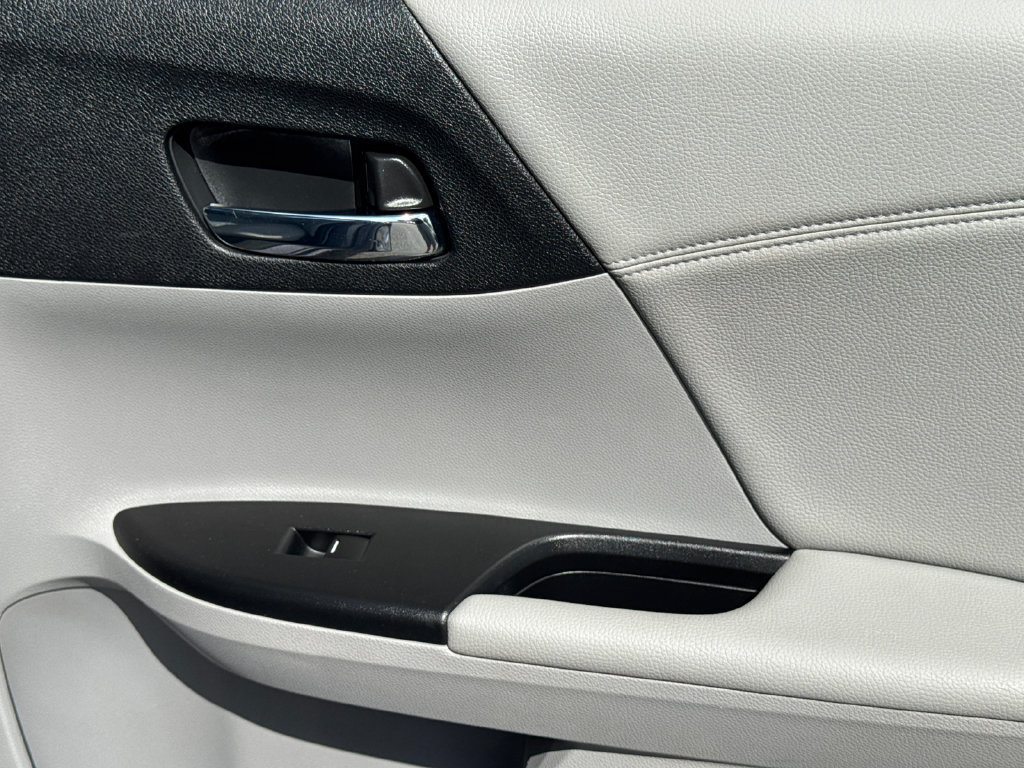 Used 2015 Honda Accord EX-L image 18