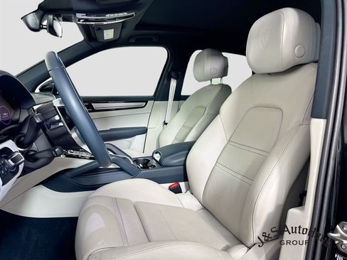 Used 2023 Porsche Cayenne Platinum Edition AWD/4WD image 11