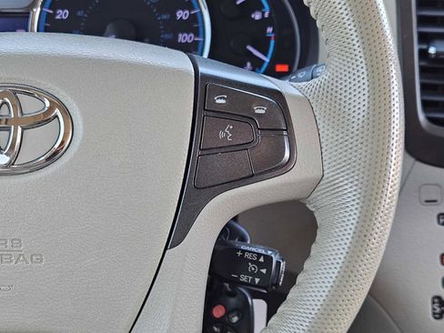 Used 2011 Toyota Sienna XLE image 29