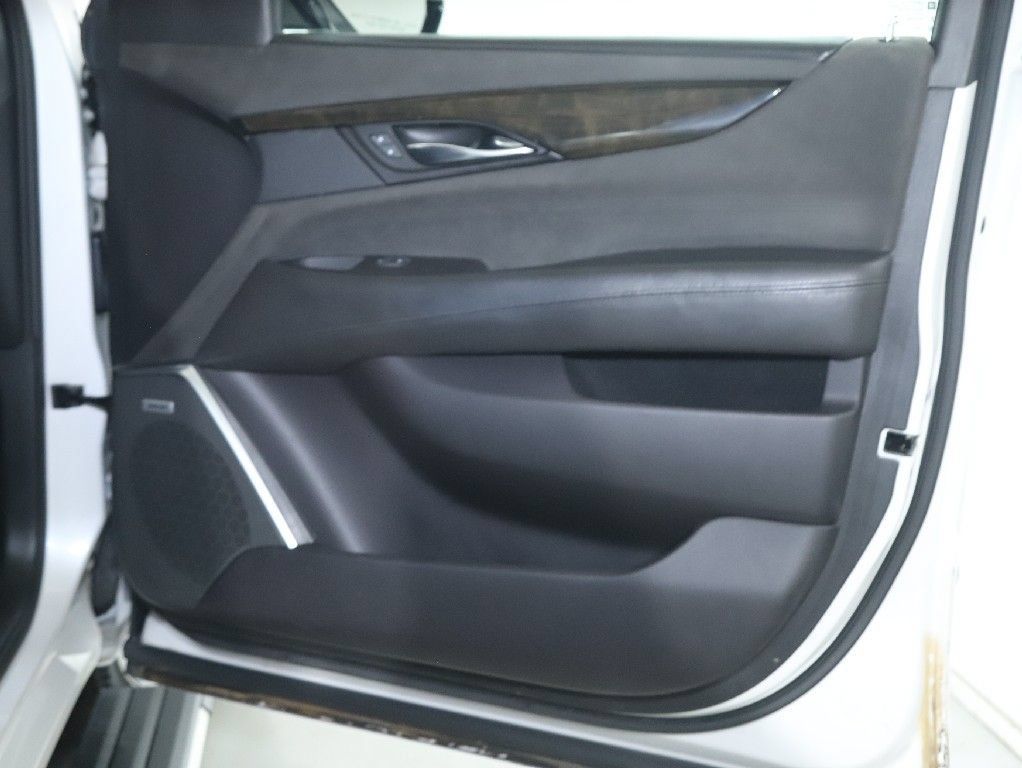 Used 2020 Cadillac Escalade Platinum AWD/4WD image 39
