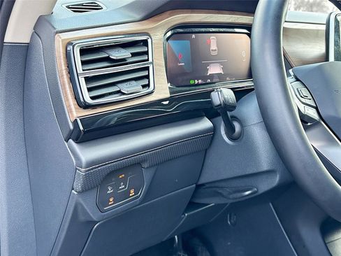 Used 2025 Volkswagen Atlas SE FWD image 10