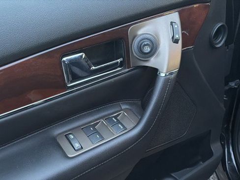 Used 2013 Lincoln MKX AWD image 7