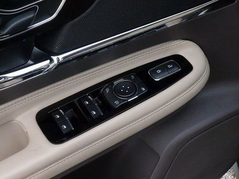 Used 2022 Lincoln Corsair Reserve w/ Sport Package image 11