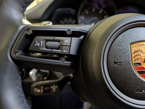 Used 2025 Porsche Macan image 30