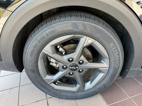 Used 2025 Kia K4 LXS image 29