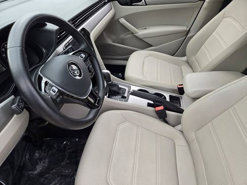 Used 2020 Volkswagen Passat 2.0T SE image 13