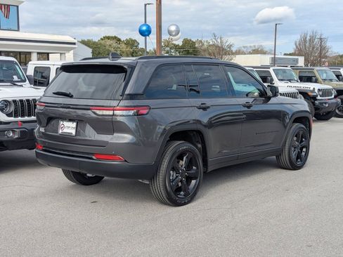 New 2025 Jeep Grand Cherokee Altitude RWD image 5