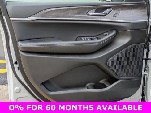 New 2025 Jeep Grand Cherokee Limited w/ Black Appearance Package image 12