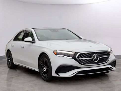 New 2026 Mercedes-Benz E 350 4MATIC Sedan image 3