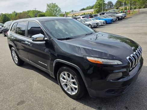 Used 2014 Jeep Cherokee Sport image 3