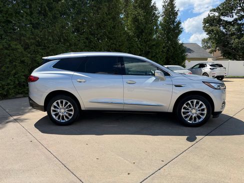 Used 2021 Buick Enclave Essence w/ Sound and Sites Package FWD image 32