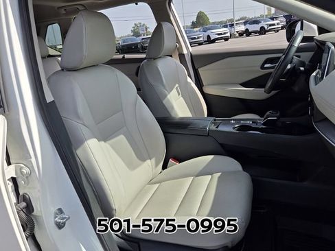 Used 2023 Nissan Rogue SV w/ SV Premium B Package FWD image 19