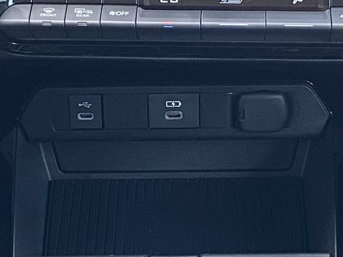 Certified 2026 Toyota Prius XLE FWD image 32