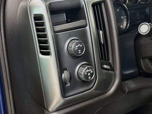 Used 2018 Chevrolet Silverado 1500 LT w/ LT Convenience Package AWD/4WD image 10