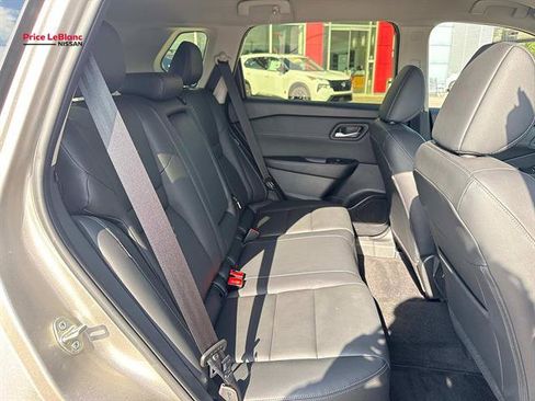 Used 2025 Nissan Rogue SL AWD/4WD image 8