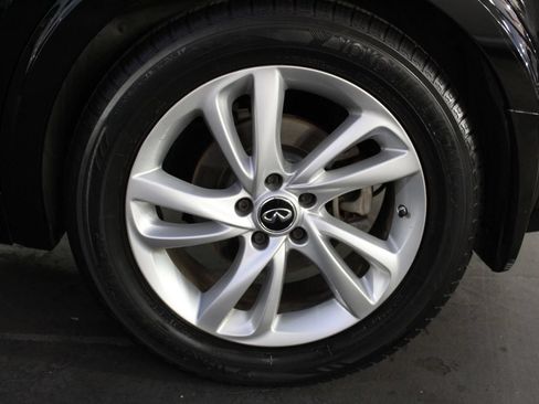 Used 2017 INFINITI QX30 Premium FWD image 38