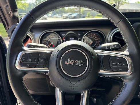 Used 2021 Jeep Gladiator Overland AWD/4WD image 24