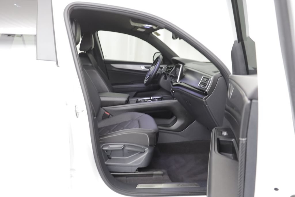 Certified 2024 Volkswagen Atlas Cross Sport SE AWD/4WD image 17
