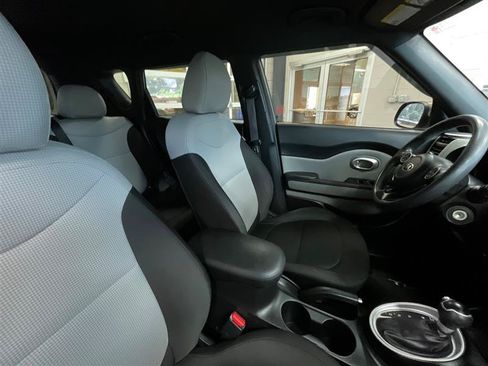 Used 2016 Kia Soul FWD image 26